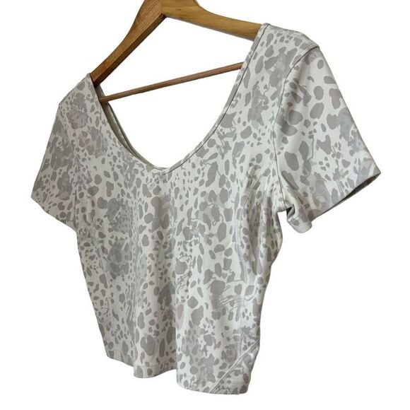 Lululemon Align Tee *Nulu Slim Fit Cropped leopard size 2 - Picture 4 of 10